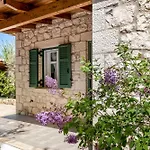 Apanema Mindfulness With Fast Wifi, Pool, Sauna, Massage فيلة