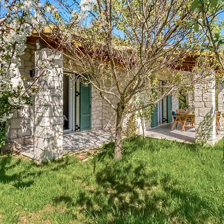 Villa Apanema Mindfulness With Fast Wifi, Pool, Sauna, Massage Asprogerakata