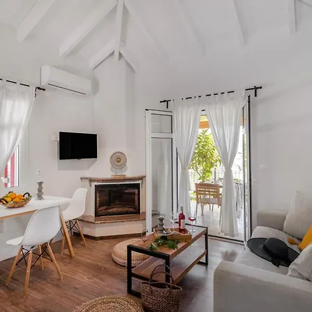 Villa Apanema Mindfulness With Fast Wifi, Pool, Sauna, Massage Asprogerakata
