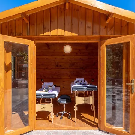Villa Apanema Mindfulness, Relaxing Adults Only Resort, Fast Wifi, Pool, Sauna, Massage