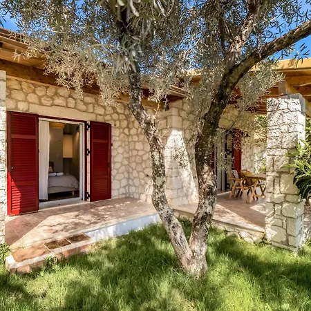 Apanema Mindfulness, Relaxing Adults Only Resort, Fast Wifi, Pool, Sauna, Massage Villa *