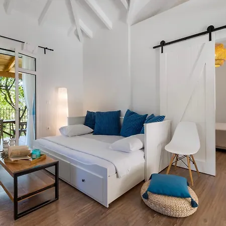 Apanema Mindfulness, Relaxing Adults Only Resort, Fast Wifi, Pool, Sauna, Massage Asprogerakata