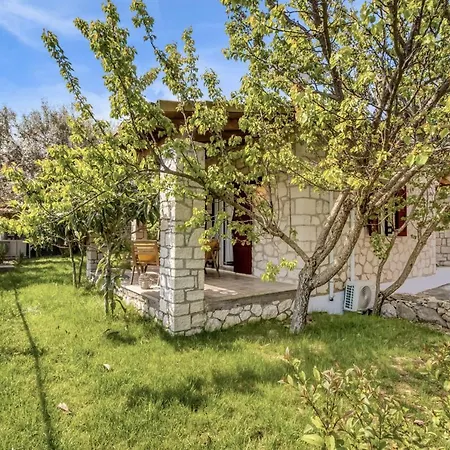 Villa Apanema Mindfulness, Relaxing Adults Only Resort, Fast Wifi, Pool, Sauna, Massage